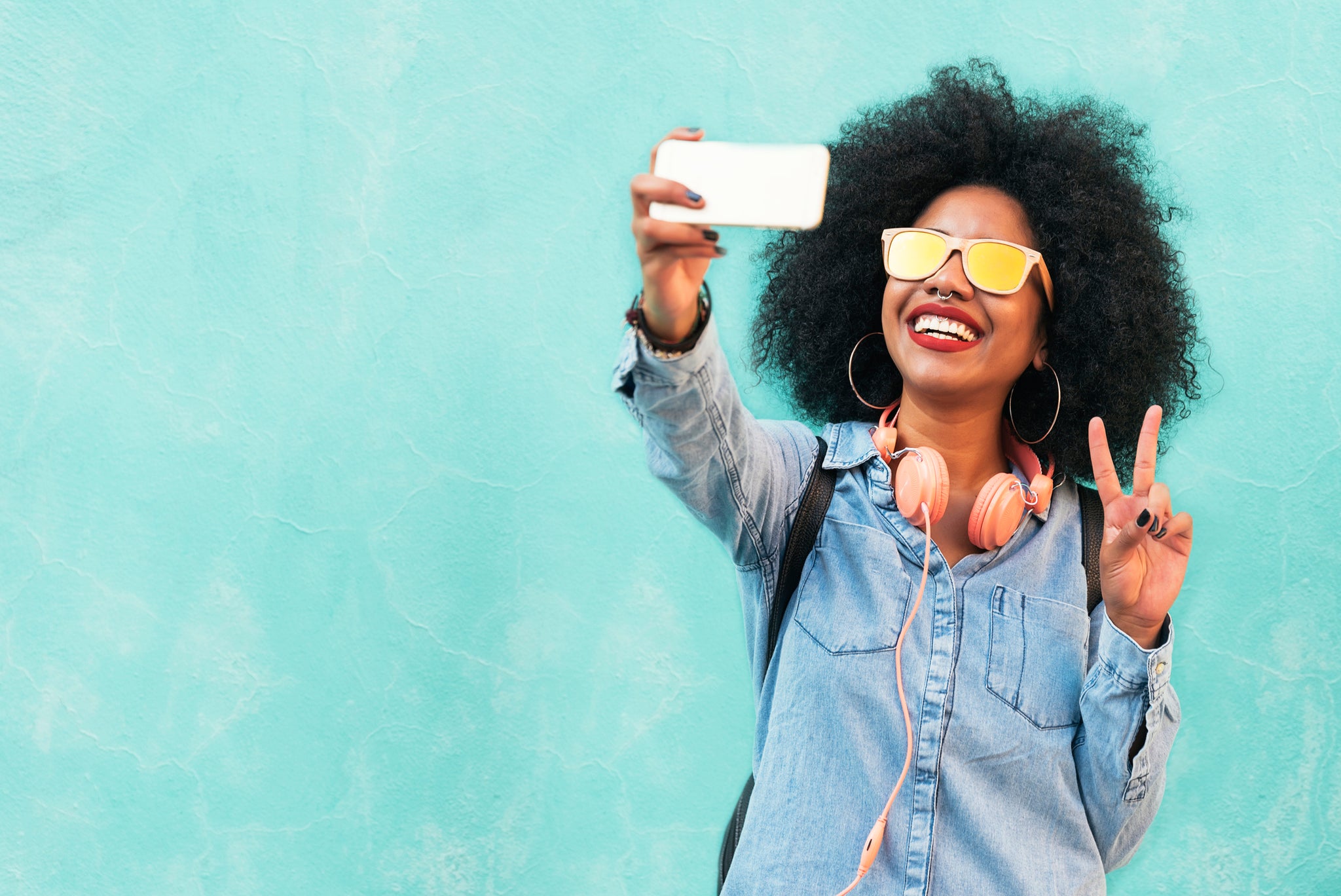 Selfie Love: 8 Tips for Taking Your Best Hairstyle Photos Yet